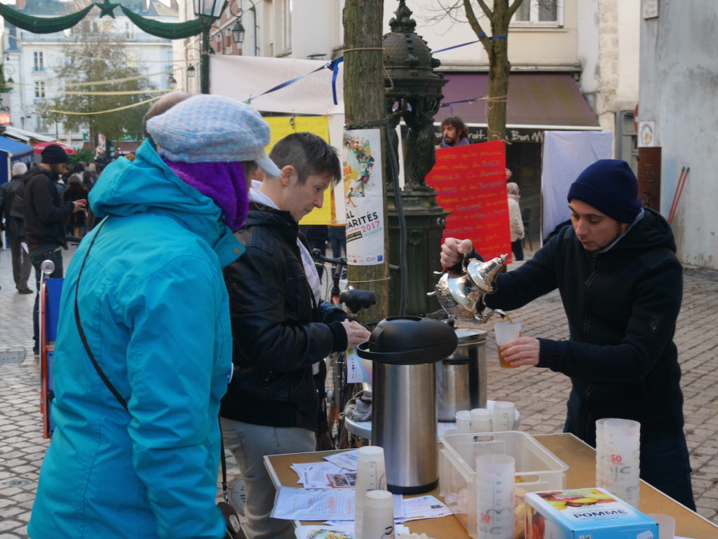 Dégustation de thé au Festisol à Orléans