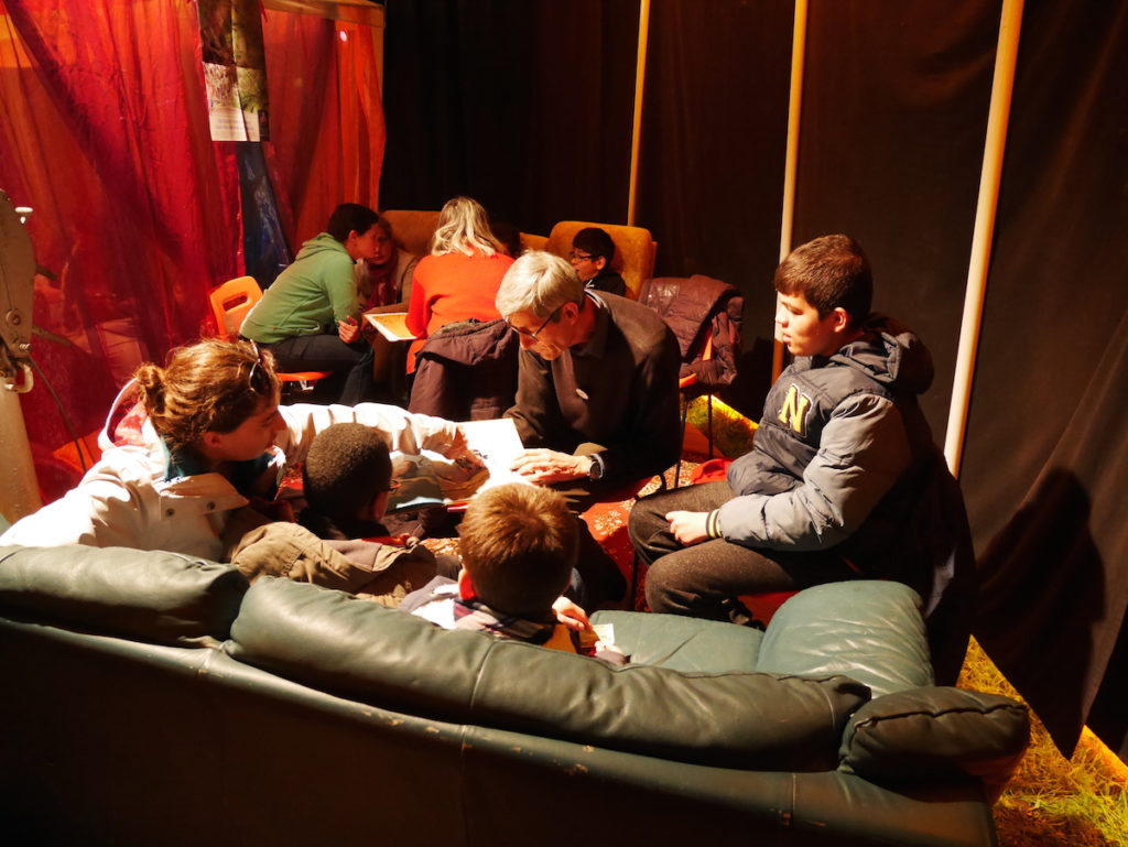 Activité lecture au Festisol à Châteaudun